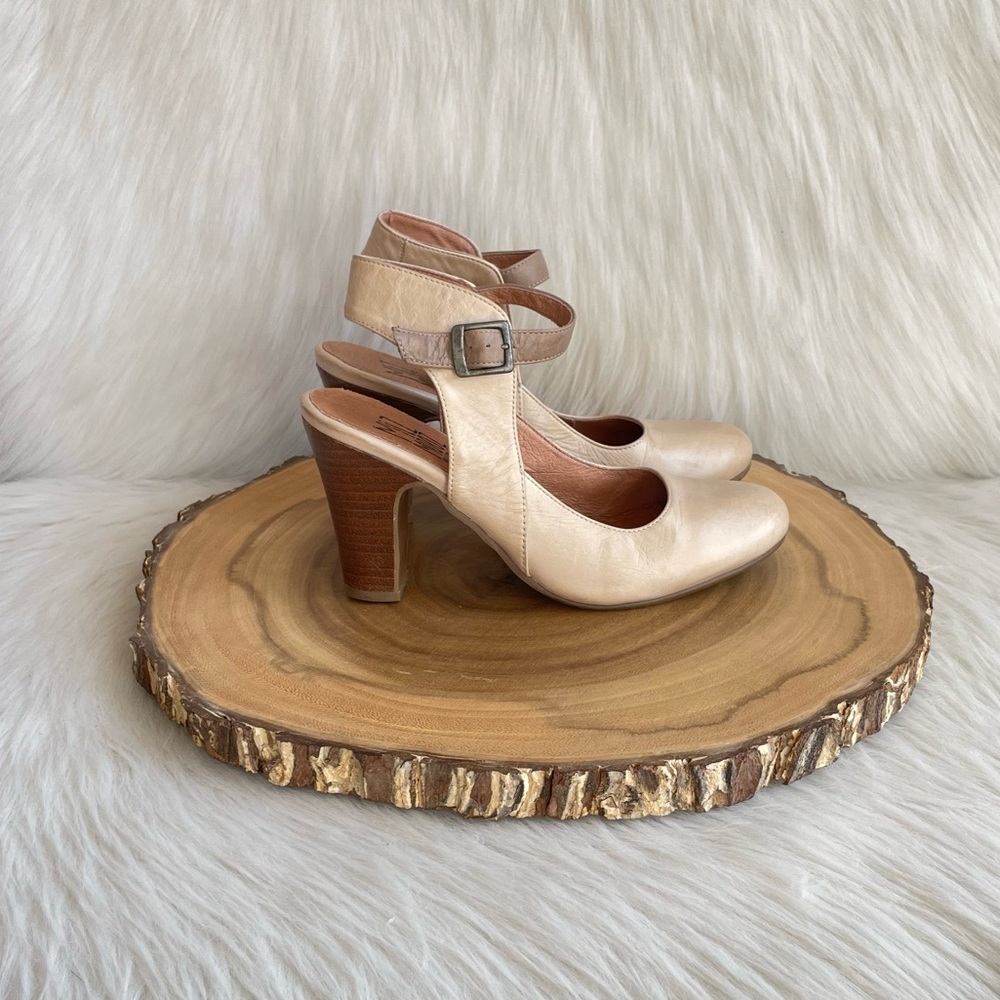 LIKE NEW Miz Mooz Janna leather heels - Picture 6 of 9